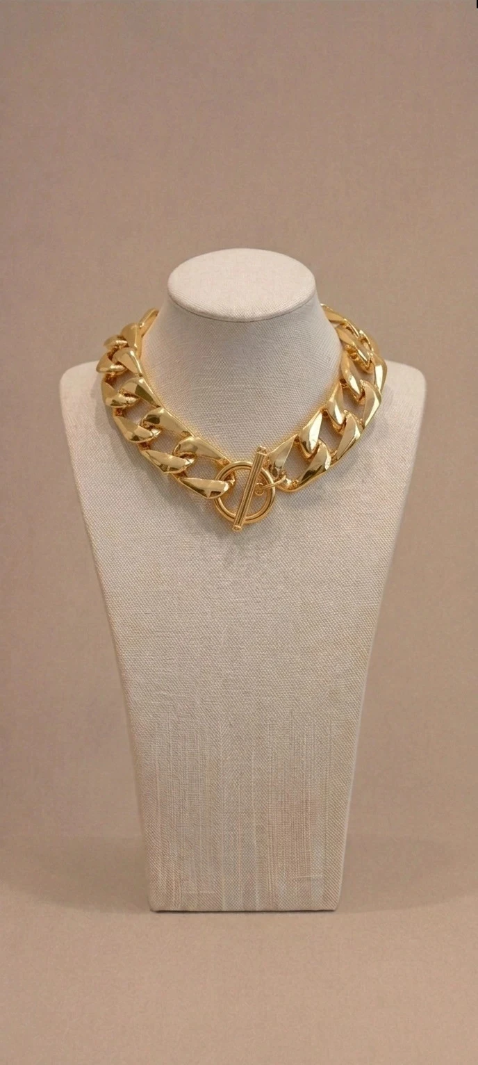 Collier ras du cou, en métal léger couleur doré